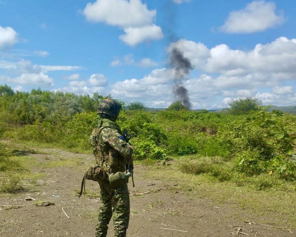 Uniformados en medio del operativo en el Cauca.