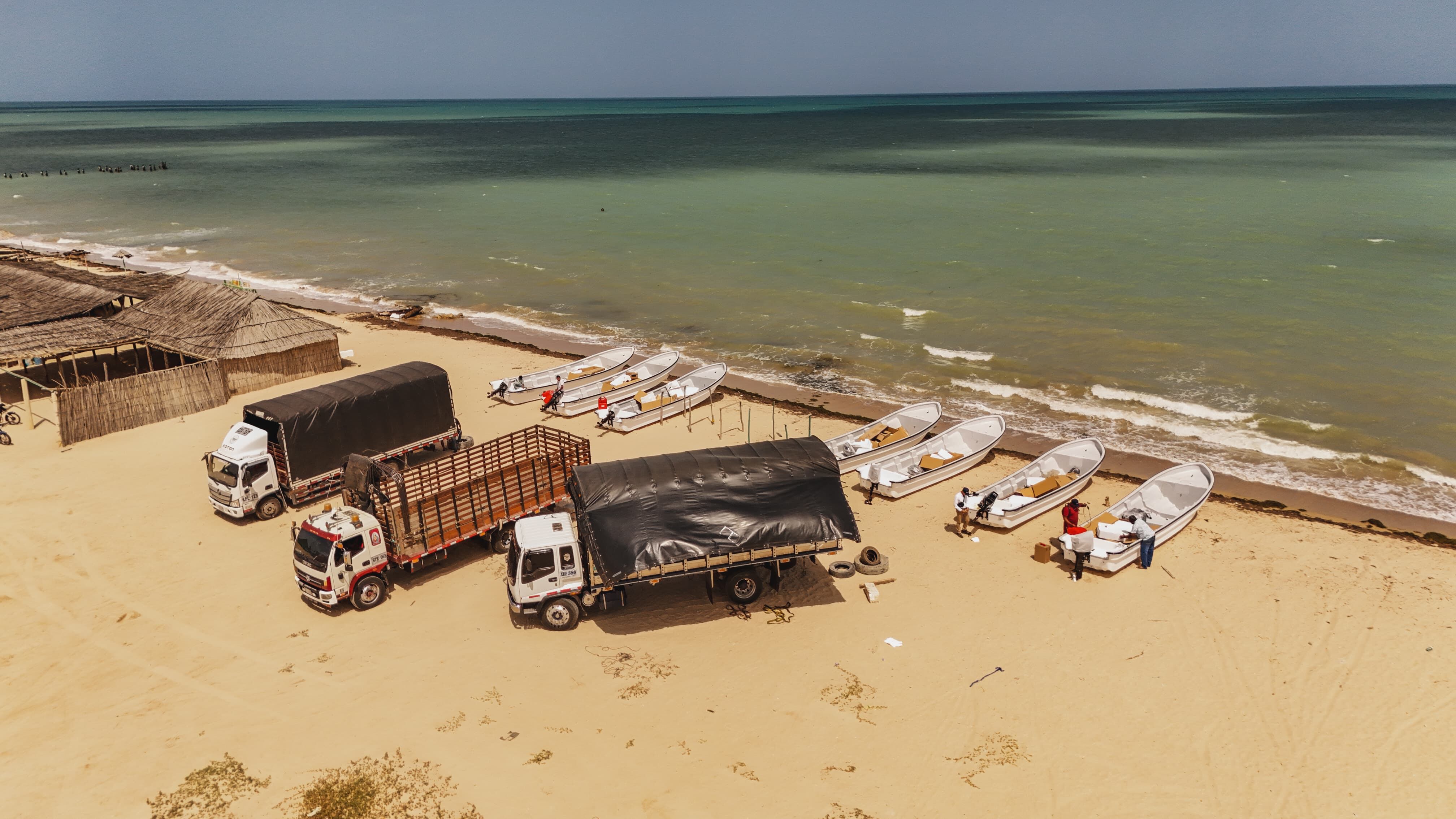 Se entregaron 283 embarcaciones en fibra de vidrio para facilitar la labor diaria de los pescadores.