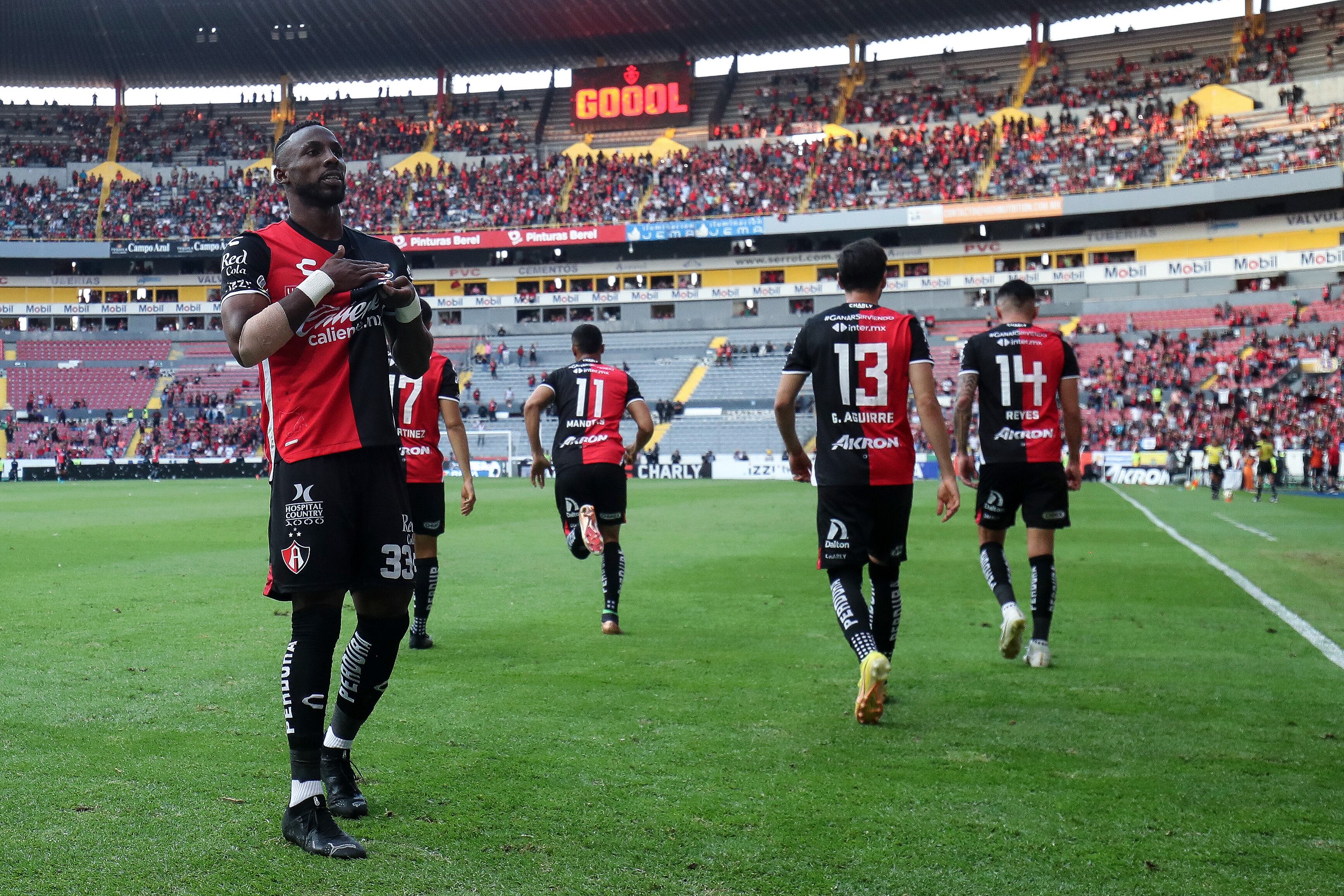 GUADALAJARA, MEXICO - APRIL 15: Julian Quiñones of Atlas celebrates after scoring the team's fourth goal during the 15th round match between Atlas and Pachuca as part of the Torneo Clausura 2023 Liga MX at Jalisco Stadium on April 15, 2023 in Guadalajara, Mexico. (Photo by Refugio Ruiz/Getty Images)