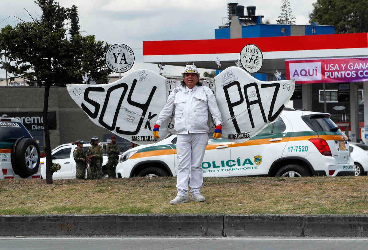 Por su parte, el expresidente Álvaro Uribe manifestó su "dolor" por el carro bomba que estalló en la capital. foto: León Darío Peláez/Semana