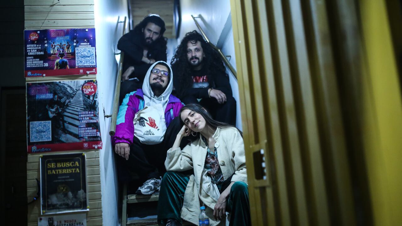 Postales de un ensayo de BUHA 2030, un día de marzo, mientras preparan su concierto en el Festival Estéreo Picnic...