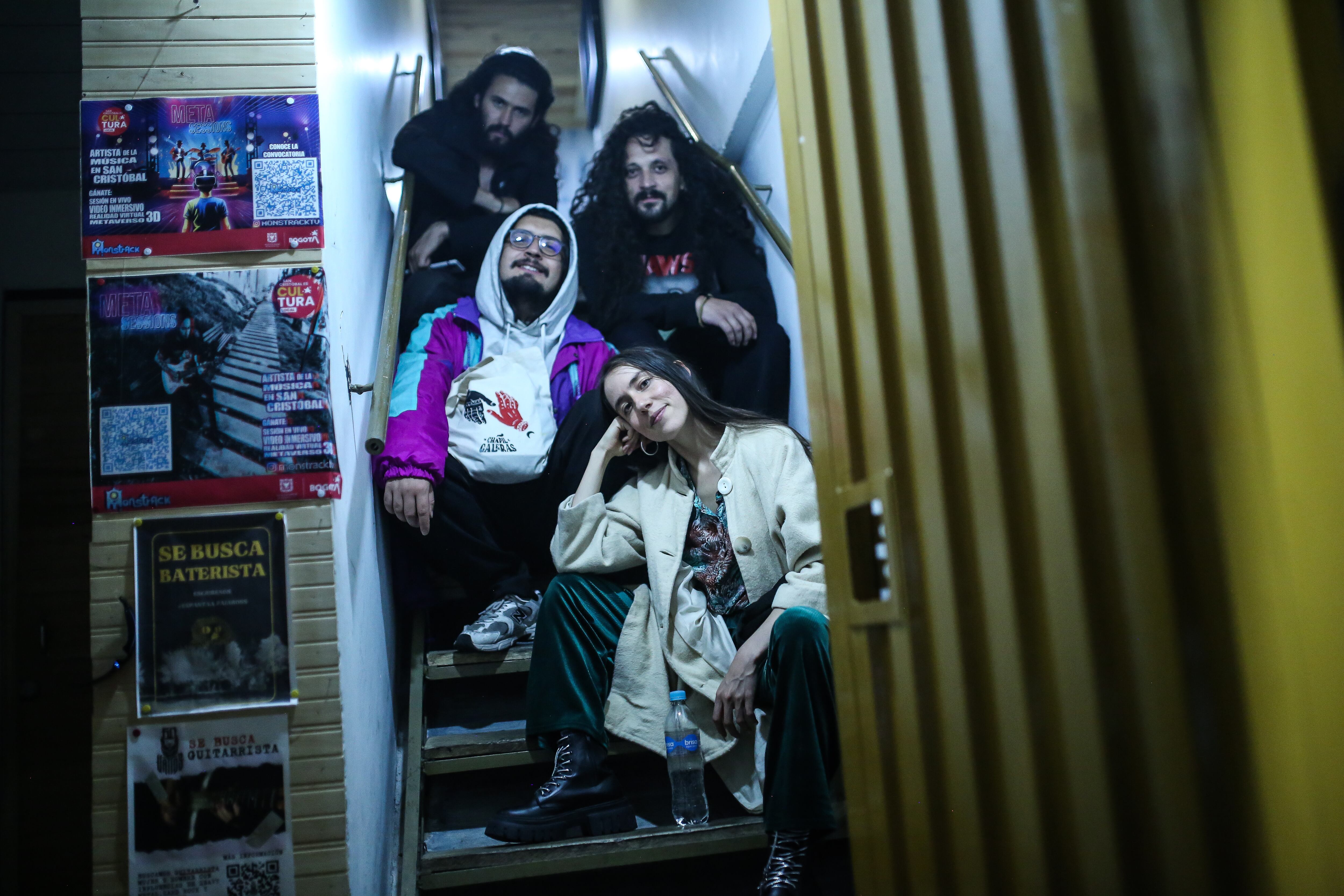 Postales de un ensayo de BUHA 2030, un día de marzo, mientras preparan su concierto en el Festival Estéreo Picnic...