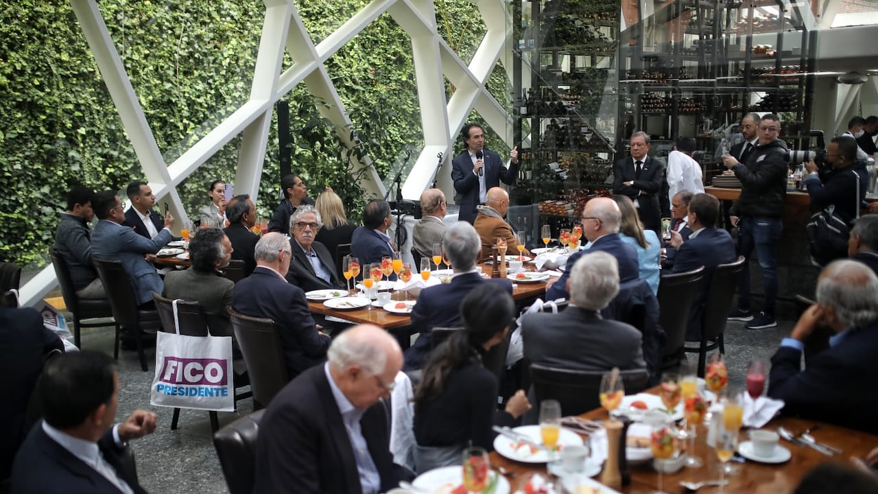 Desayuno Fico con empresarios