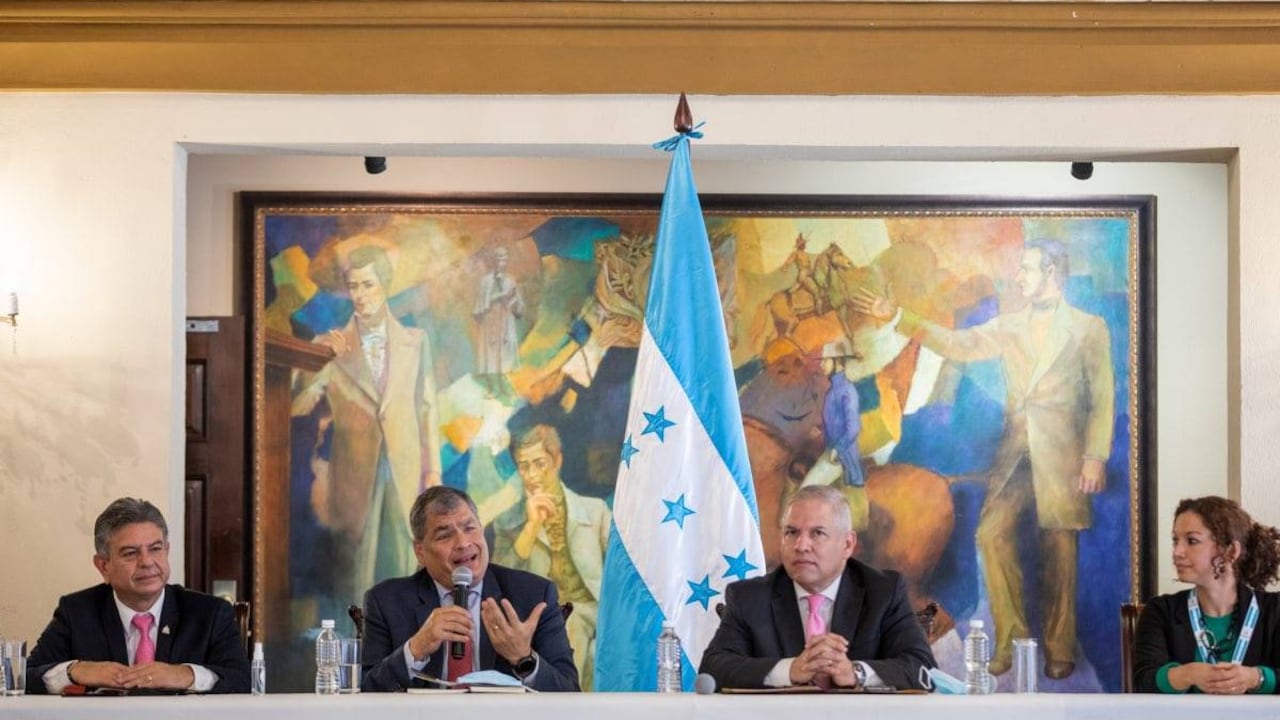Polémica por visita de Rafael Correa a Honduras.