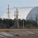 Una imagen de archivo muestra la cúpula protectora gigante construida sobre el sarcófago que cubre el cuarto reactor destruido de la planta de energía nuclear de Chernóbil.