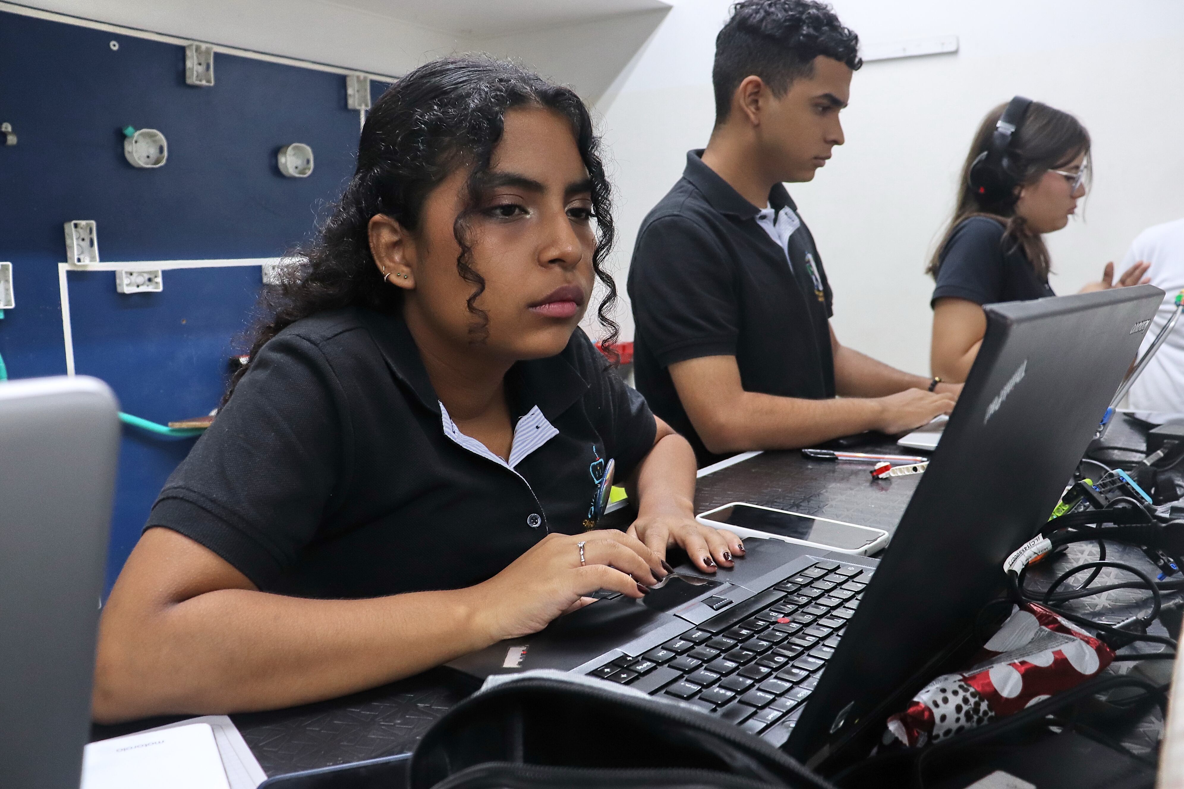 Calibots es el equipo de robótica del colegio Comfandi El Prado que representará a Colombia en el mundial First Lego World Championship en Austin Texas.