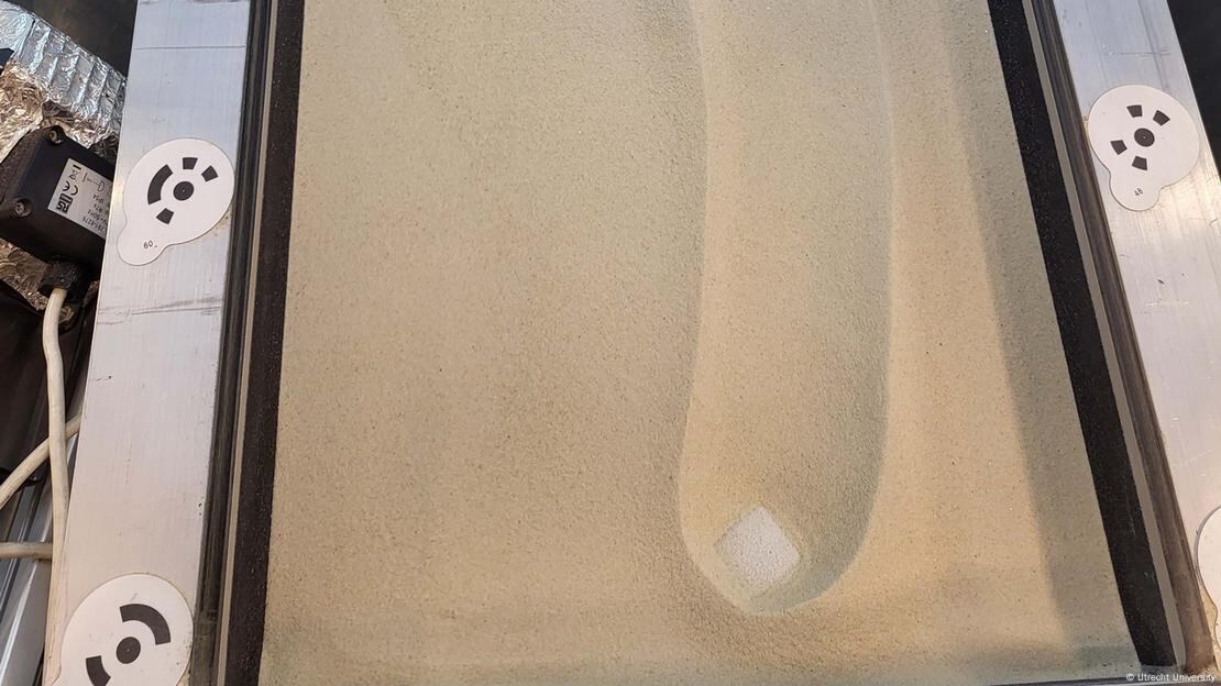 El rastro sinuoso del hielo seco demostró que los barrancos marcianos no son obra de agua ni de seres vivos.