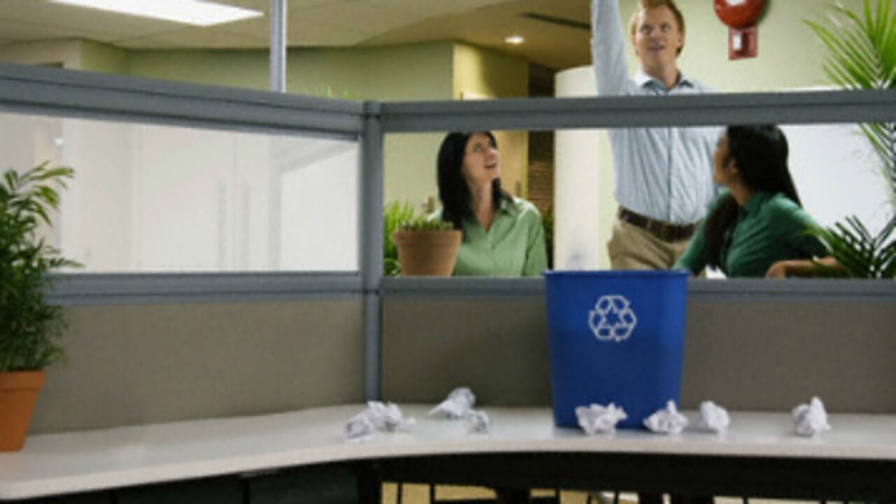 Reciclar en la oficina es una forma más de ser responsables con el planeta.