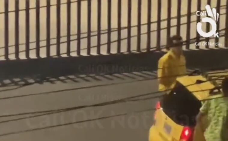 Conductor de camión cometió imprudencia al estrellarse con separador del MIO en Cali.