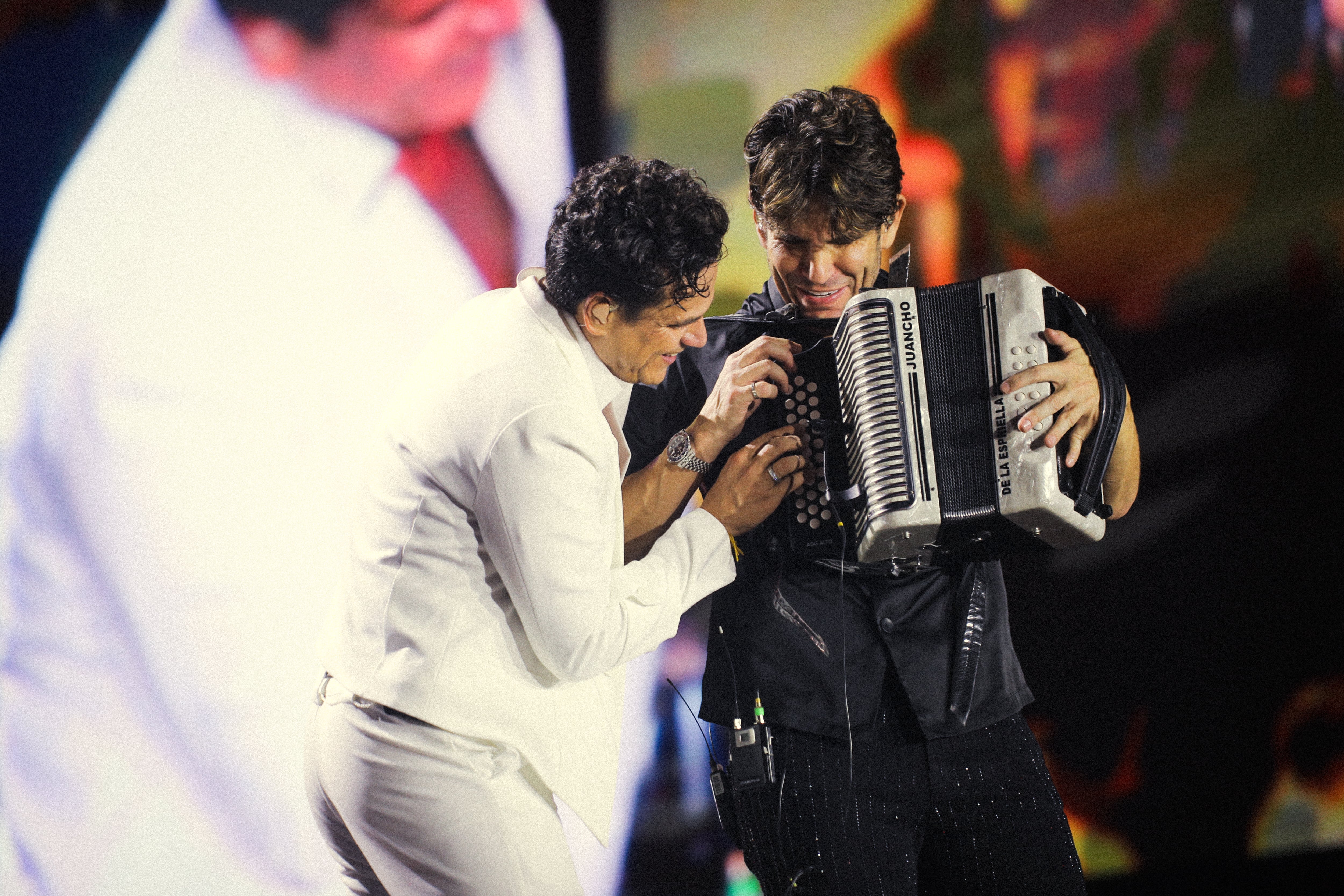 Silvestre Dangond y Juancho de la Espriella durante su concierto en Bucaramanga.