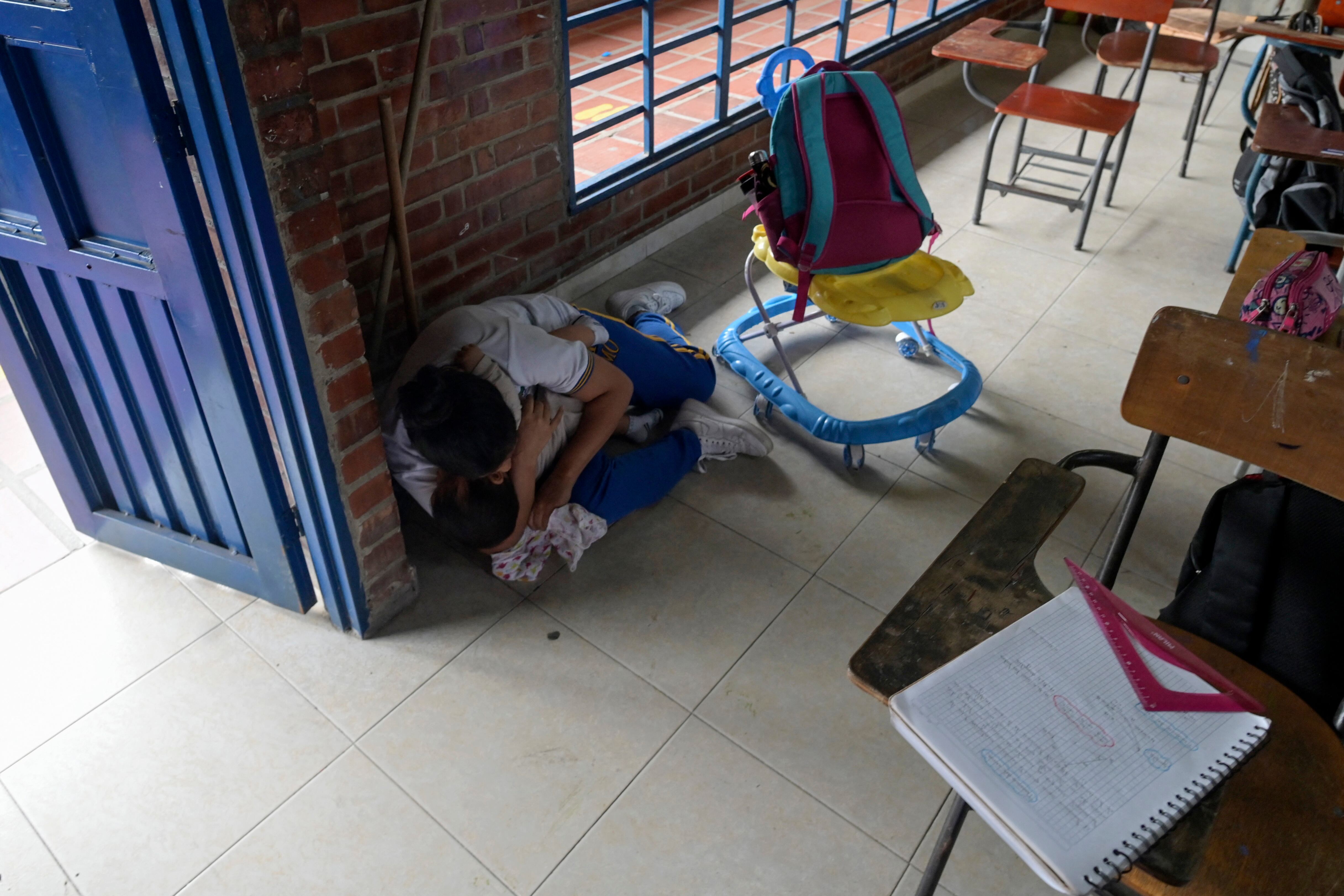 Mayoritariamente en esta región operan disidentes del denominado Estado Mayor Central (EMC), una facción de las disidencias de las FARC que se sentó a negociar con el gobierno del presidente, el izquierdista Gustavo Petro, en octubre de 2023. Pero su comandante, alias "Iván Mordisco", se levantó de la mesa en abril.