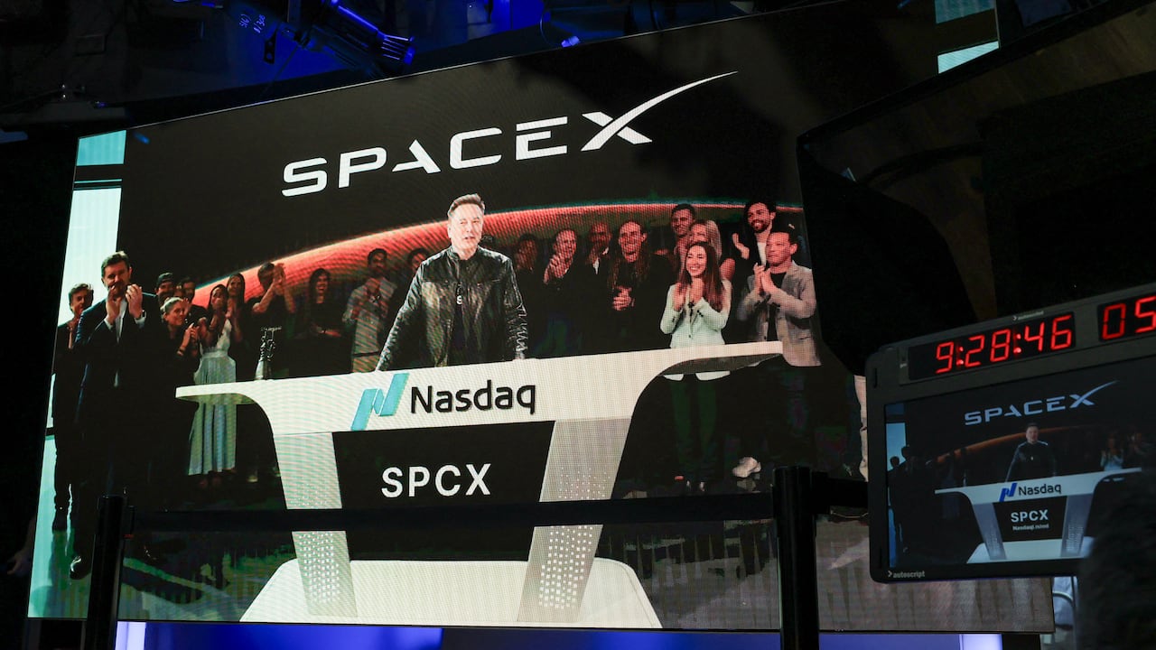 SpaceX protagoniza una de las salidas a bolsa más esperadas de la historia, con una oferta pública inicial que podría recaudar hasta 86.000 millones de dólares.