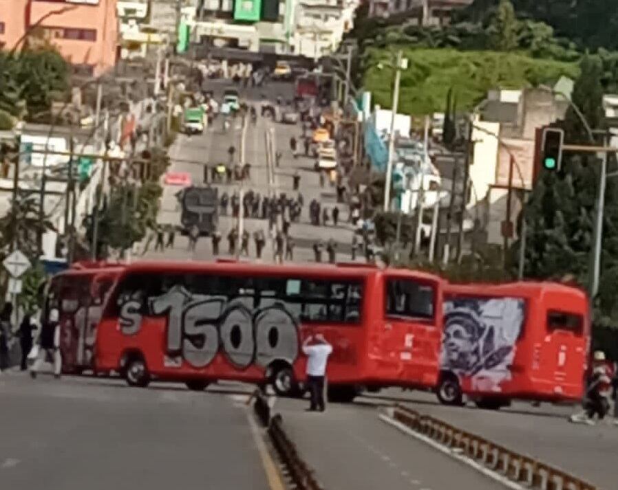 Unidades del Esmad se hicieron presentes en el lugar de la protesta.