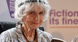 A los 82, Munro es considerada por algunos, como Jonathan Franzen, la mejor escritora de América del Norte.