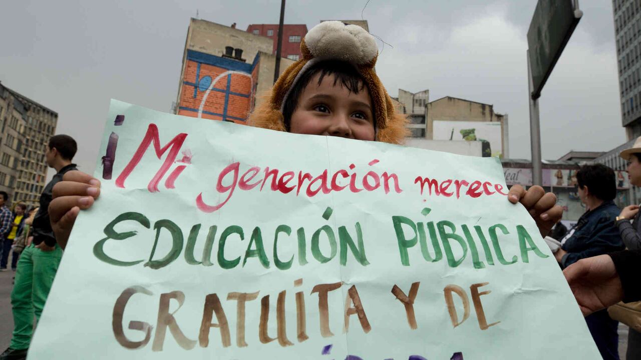 La fuerza estudiantil transformó la indignación. Entre bailes y cantos pidieron una mejor educación. Foto: Daniel Reina.