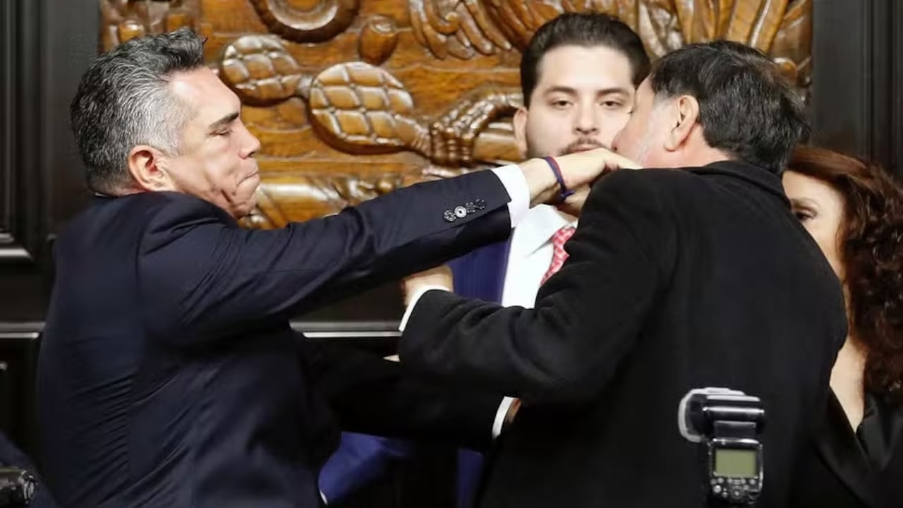 Pelea de congresistas mexicanos