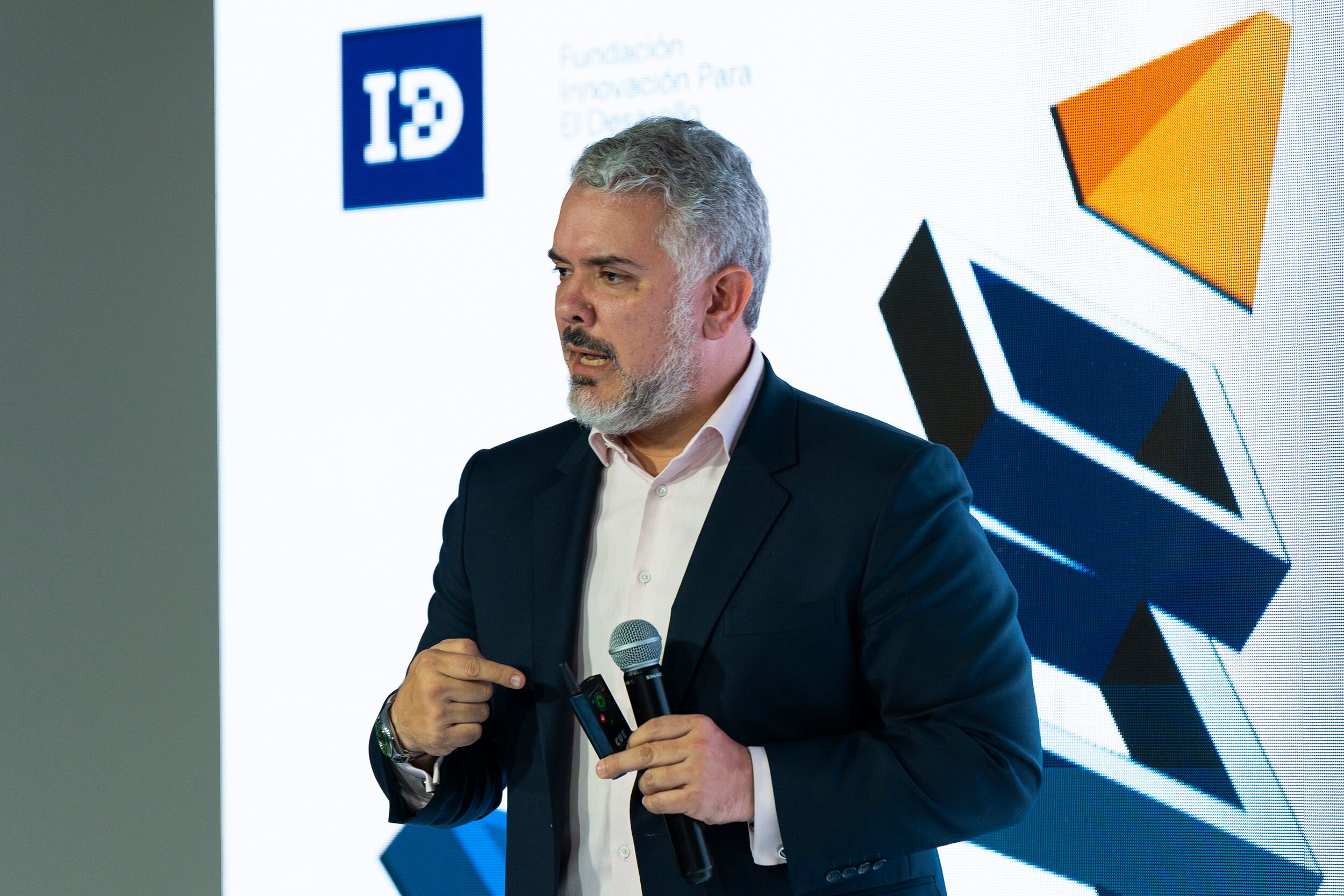 Iván Duque lanzó programa.