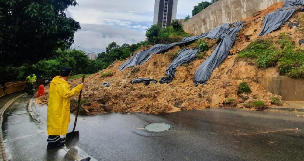 Movimiento en masa en inmediaciones de conjunto residencial de Atavanza.