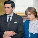 La serie muestra el corto romance que vivieron el príncipe Carlos y Diana antes de su fallido matrimonio. Sin embargo, exagera algunas situaciones como las escenas de celos del príncipe por la popularidad de su esposa.