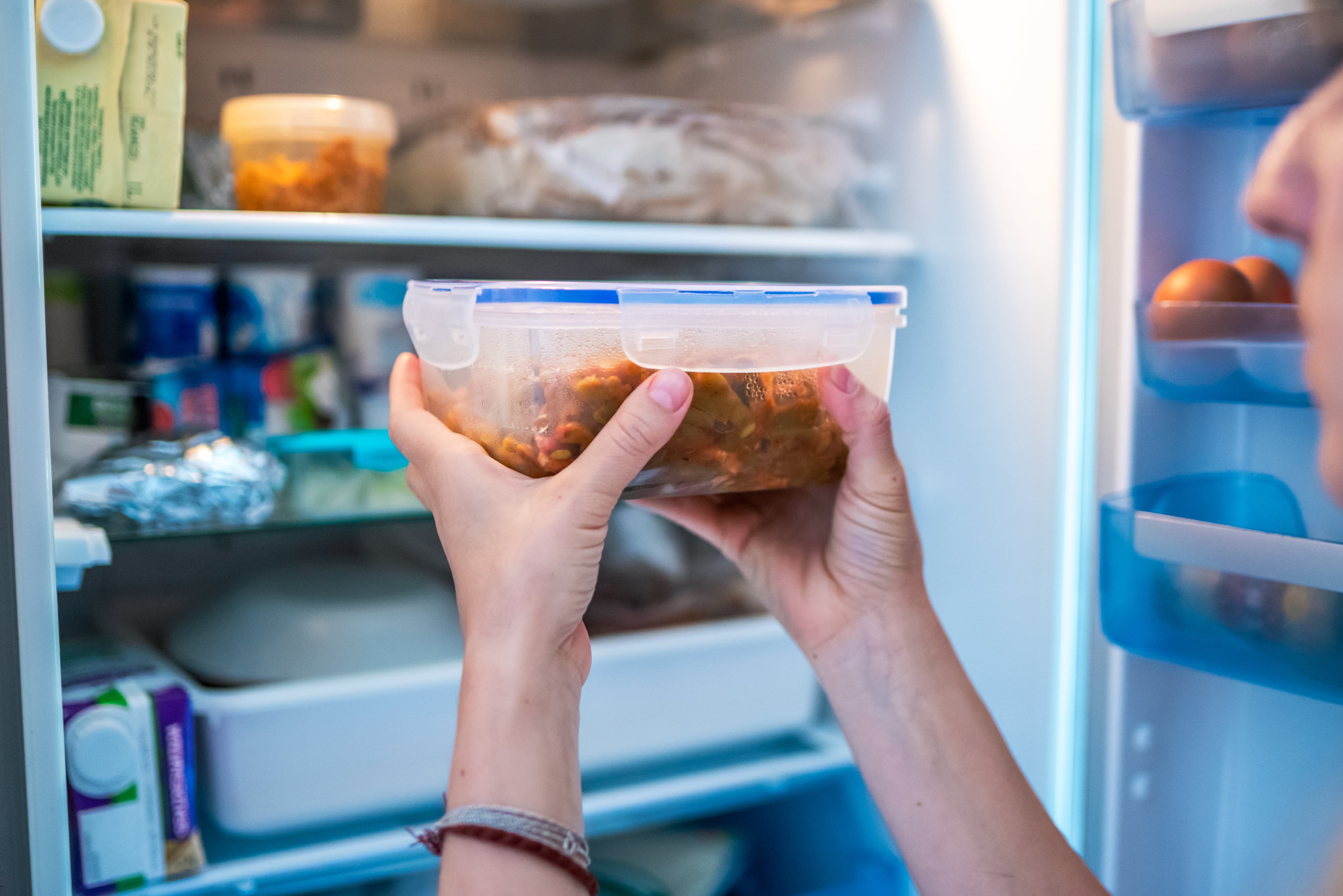 Los componentes internos de la nevera se puede dañar por un mal uso del electrodoméstico.