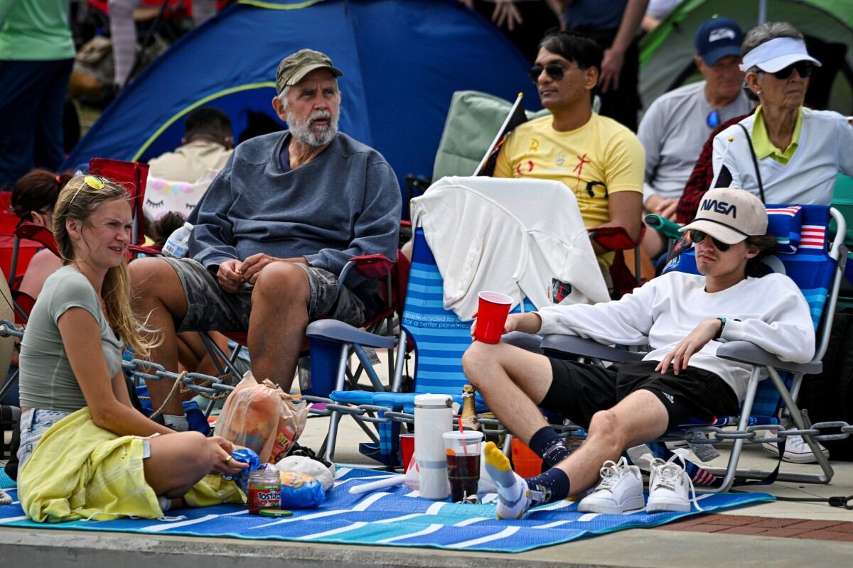 La multitud vivió un momento único al observar el inicio del histórico vuelo a la órbita lunar.