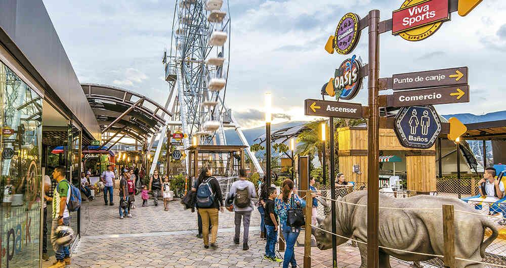 Centro comercial Viva (Envigado), seguirá atendiendo en los locales, mientras habilita zonas para la vacunación multivehicular