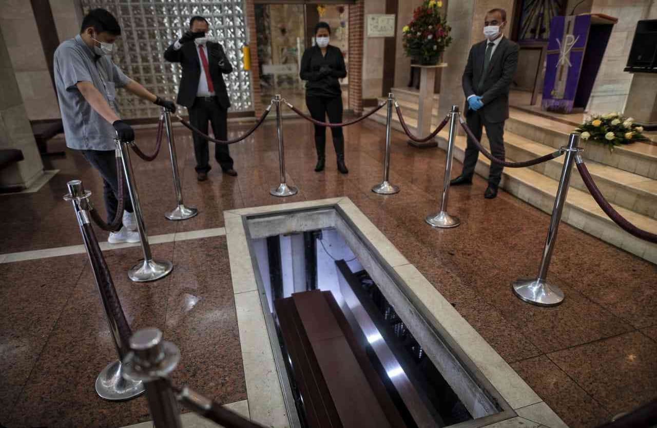 Cuando pase la pandemia, los Torres planean llevar las cenizas de don Maximino a Florencia y enterrarlas al lado de la tumba de Marina Lily, su esposa. Reportaje gráfico: Esteban Vega La-Rotta