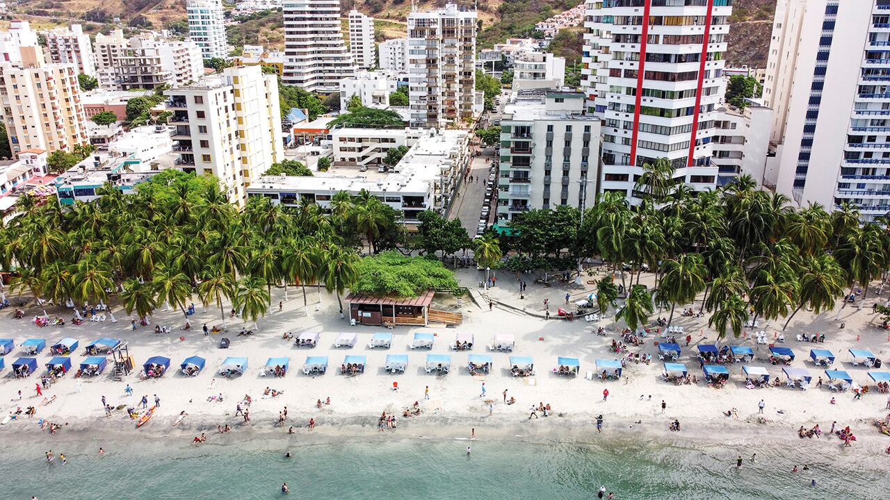 La constructora no ha respondido a los requerimientos periodísticos y el conflicto escala en los estrados judiciales, donde se definirá si las presuntas irregularidades son ciertas.