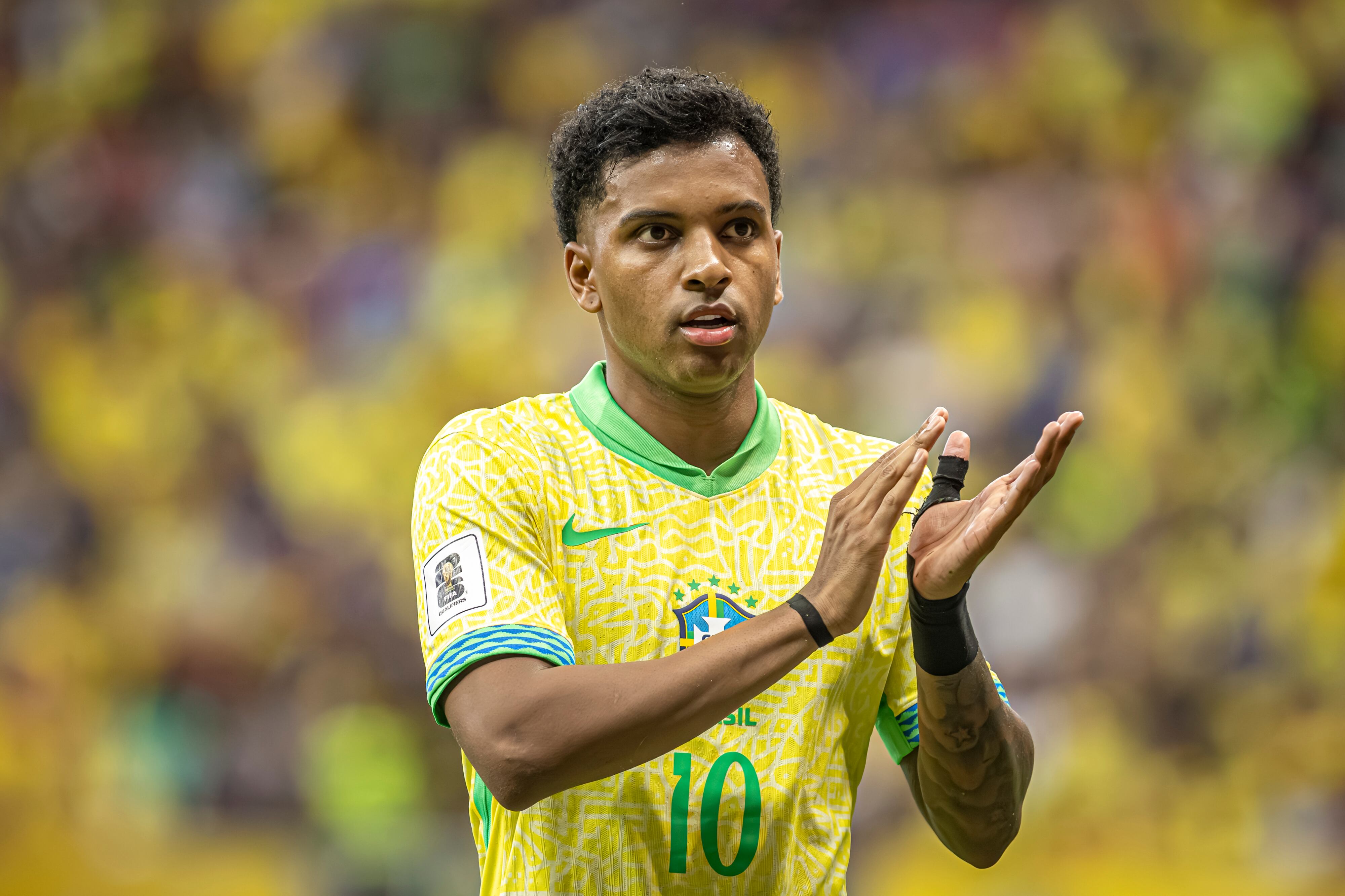 BRASILIA, BRAZIL - OCTOBER 15: Rodrygo Silva of Brazil thanks supporters for standing at the end of the FIFA World Cup 2026 Qualifier match between Brazil and Peru at Estadio Mane Garrincha on October 15, 2024 in Brasilia, Brazil. (Photo by Danilo Fernandes/Eurasia Sport Images/Getty Images)