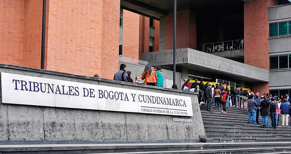   El senador Iván Cepeda fue acusado por el expresidente Álvaro Uribe de manipular testigos en su contra. En una voltereta judicial, terminó convertido en víctima cuando la Corte Suprema de Justicia cerró su proceso y acusó al exmandatario por fraude procesal y soborno a testigos.