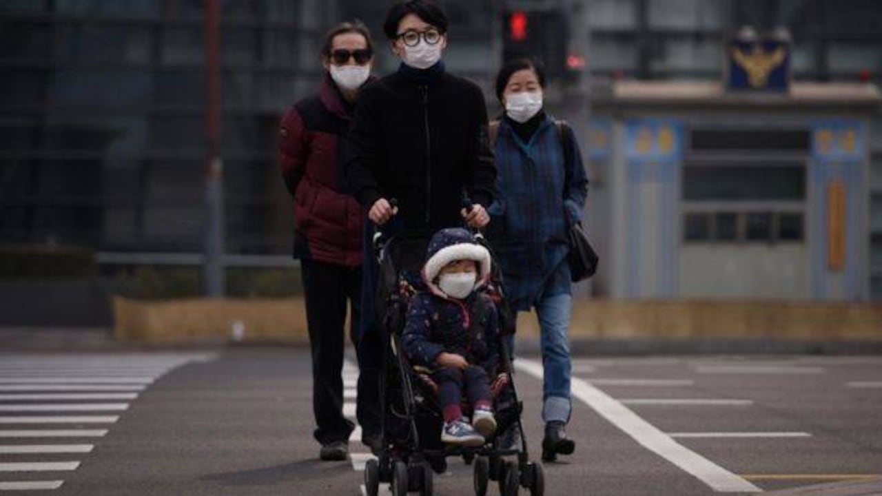Corea del Sur tiene graves problemas de contaminación aérea debido al "polvo fino" que arrastra el viento. Foto: AFP