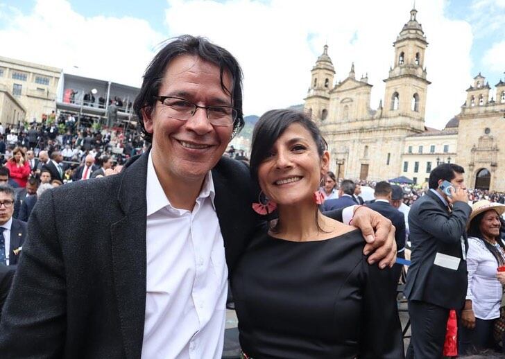Alberto Benavides junto a la ministra de Minas y Energía, Irene Vélez