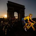 Egan Bernal hizo historia en 2019 al convertirse en el primer latinoamericano en ganar el Tour de Francia.