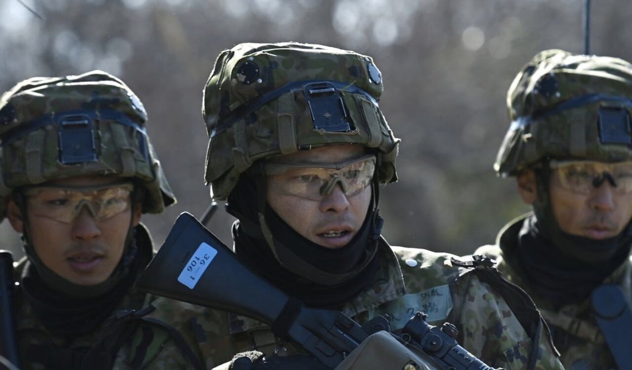 El Gobierno japonés estrecha así todavía más sus vínculos con el eje AUKUS (Australia - Reino Unido - Estados Unidos) dentro de la remodelación integral de su nueva estrategia militar.