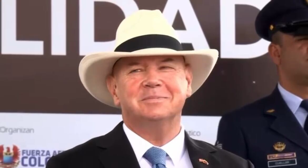 Encargado de negocios de EE. UU., Jhon McNamara.