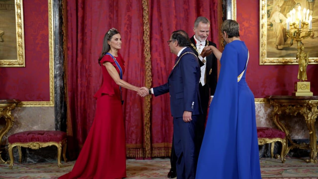 El presidente Gustavo Petro fue recibido en el Palacio Real de Madrid por el rey Felipe VI y la reina Letizia.