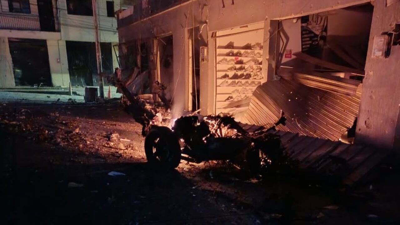 Disidentes de las Farc ubicaron una motocicleta cargada con explosivos contra la estación de Policía de la población de El Bordo, cabecera municipal de El Patía, al sur del Cauca.