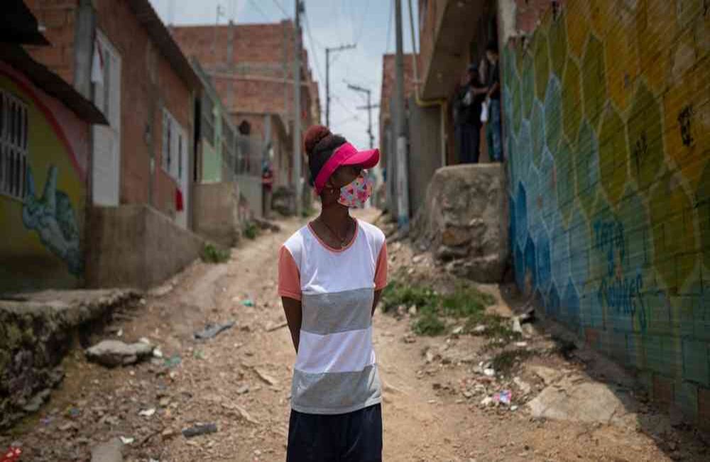 En medio de las condiciones de vulnerabilidad en las que viven, la pandemia de coronavirus ha golpeado con más fuerza a miles de millones de personas, que en este momento no cuentan con fuentes de ingreso para sostener a sus hogares. Esteban Vega-SEMANA