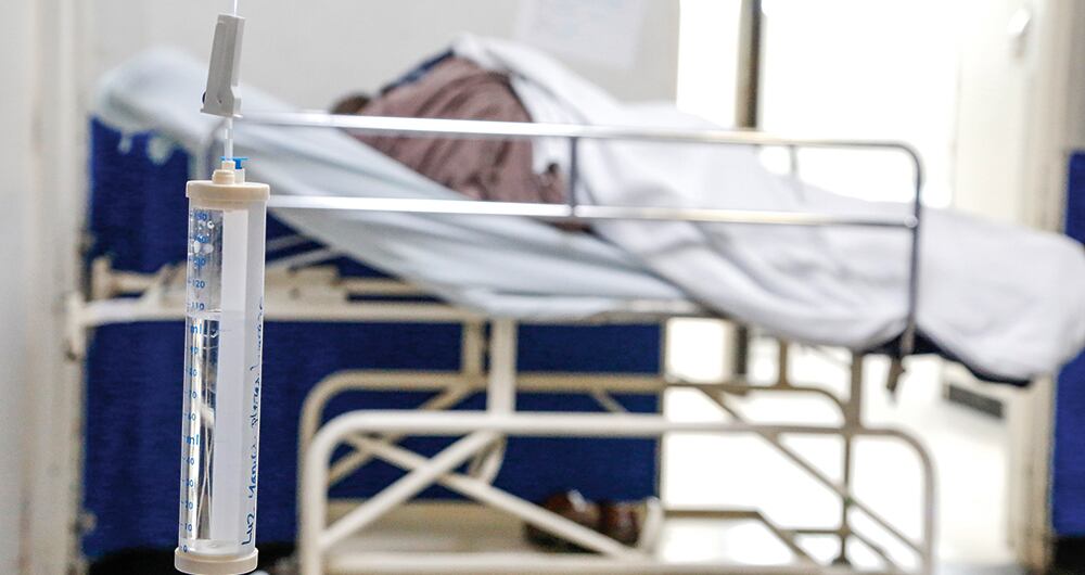 Los médicos son secuestrados, asesinados y obligados a actuar contra su voluntad. 