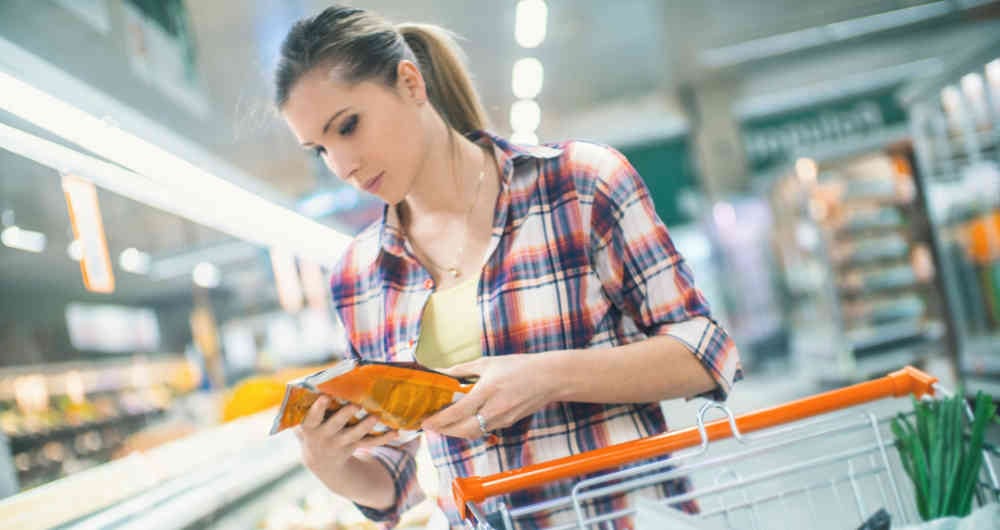 La alimentación es clave para impedir que la piel experimente exceso de grasa.