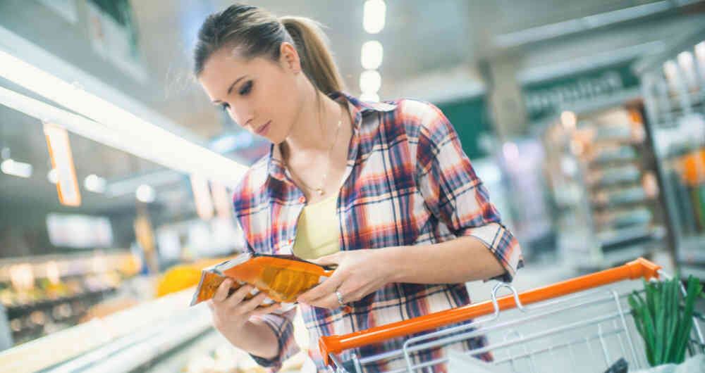 La alimentación es clave para impedir que la piel experimente exceso de grasa.