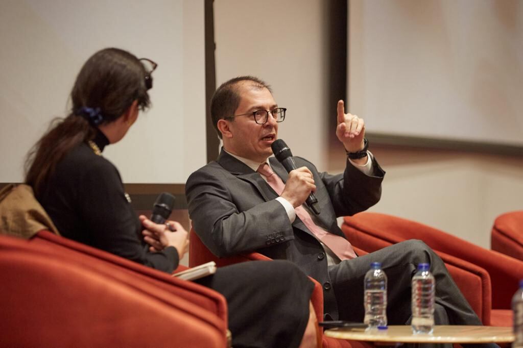 El fiscal general Francisco Barbosa, se quedó esperando al ministro de justicia, Néstor Osuna en la U Externado