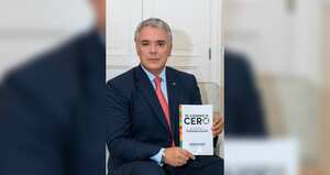 El presidente Iván Duque lanzó su nuevo libro 'El Camino a Cero'.