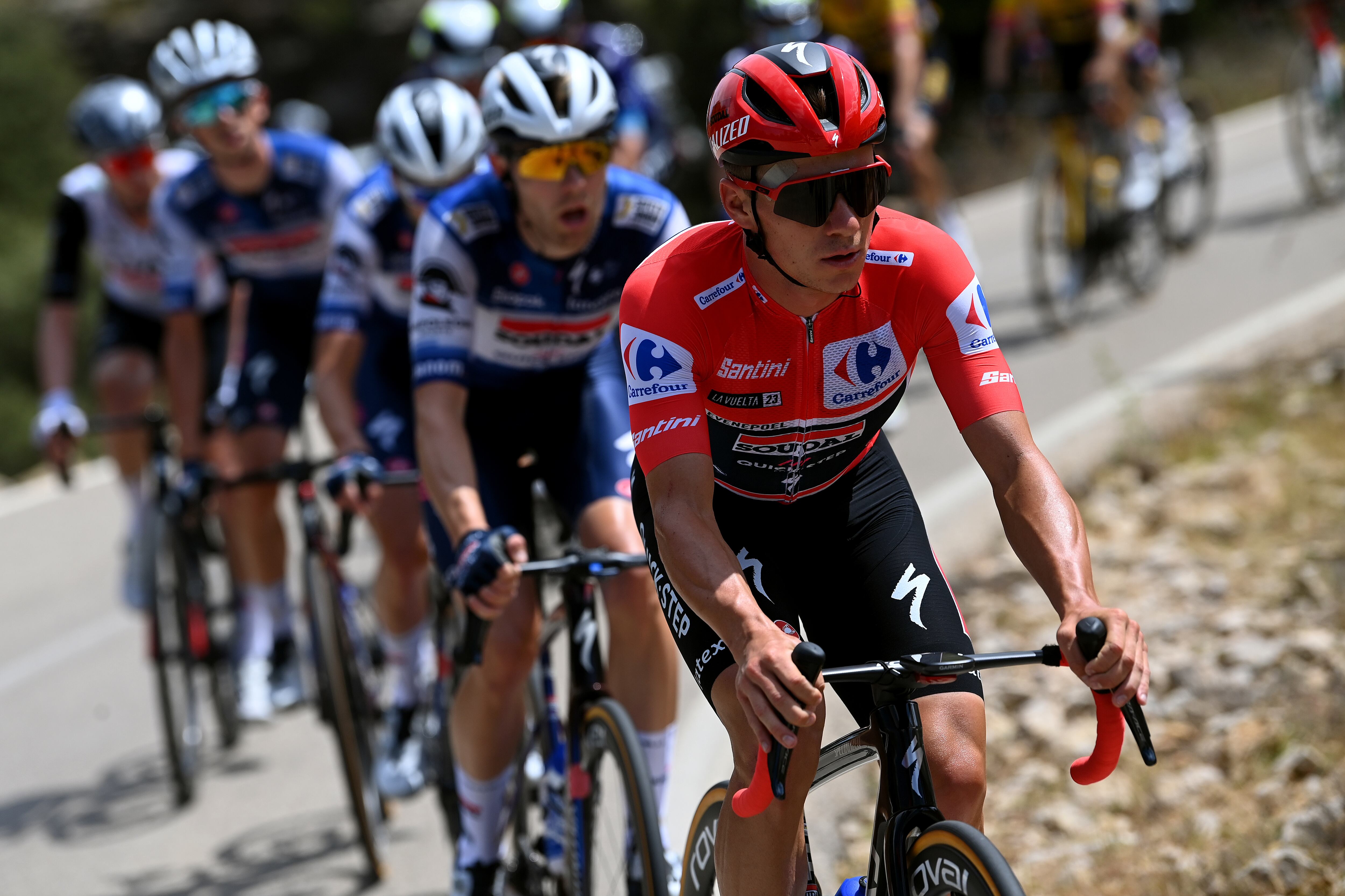 Remco Evenepoel de Bélgica y el equipo Soudal - Quick Step - Red Leader Jersey compite durante la 78.ª Vuelta a España 2023, Etapa 5, una etapa de 184,6 km de Burriana a Burriana / #UCIWT / el 30 de agosto de 2023 en Morella, España. (Foto de Tim de Waele/Getty Images)