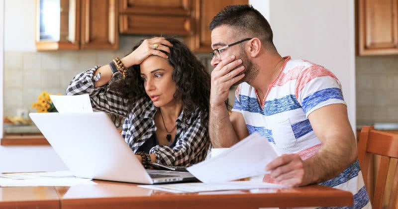 Factura de servicios públicos.