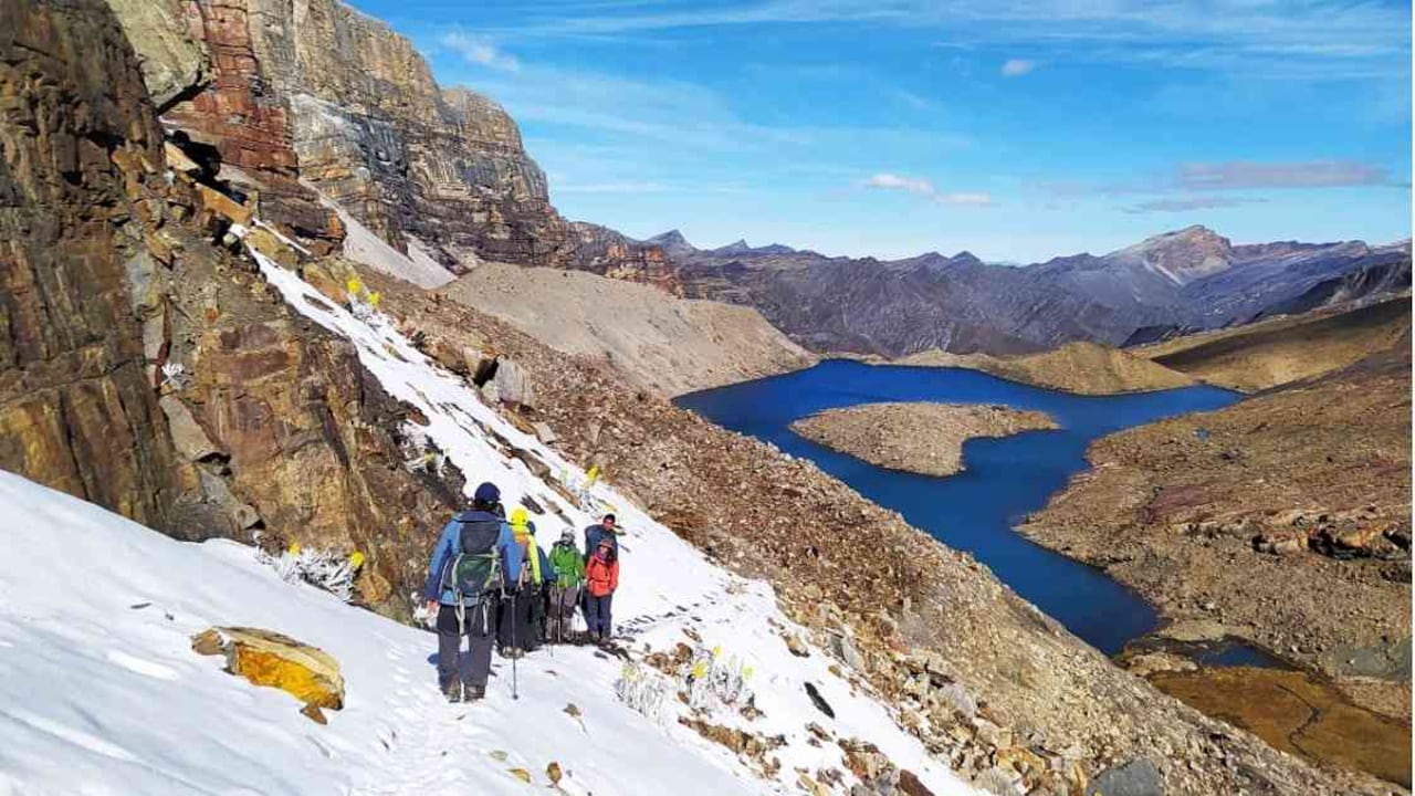 Durante una semana la nieve no ha dejado de caer en esta área protegida. Fotos: Simón Moreno, guardaparque de El Cocuy y Claudia Tegría, indígena de la zona.