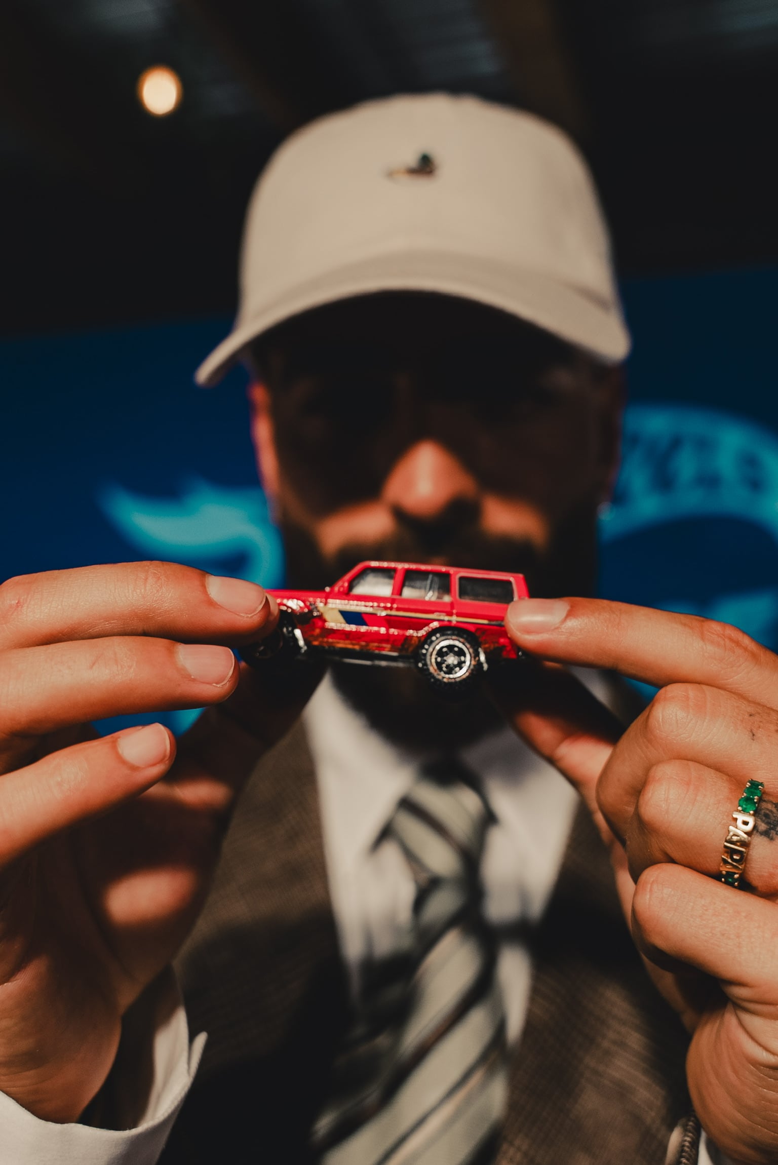Maluma encabeza, junto a Supercar Blondie y Robert Lewandowski, la nueva plataforma de marca “Challenge Accepted” de Hot Wheels.