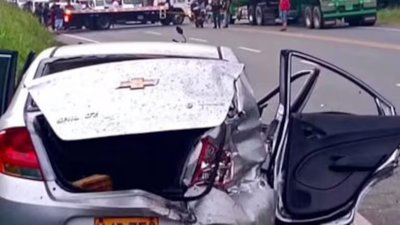 En el carro viajaban cinco personas, entre ellas dos menores de edad.