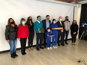 El presidente de ProBogotá, Juan Carlos Pinzón, estuvo en el acto de donación de computadores a estudiantes del Colegio Las Margaritas