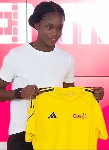 Linda Caicedo uso una camiseta distinta a la de la Selección en el evento